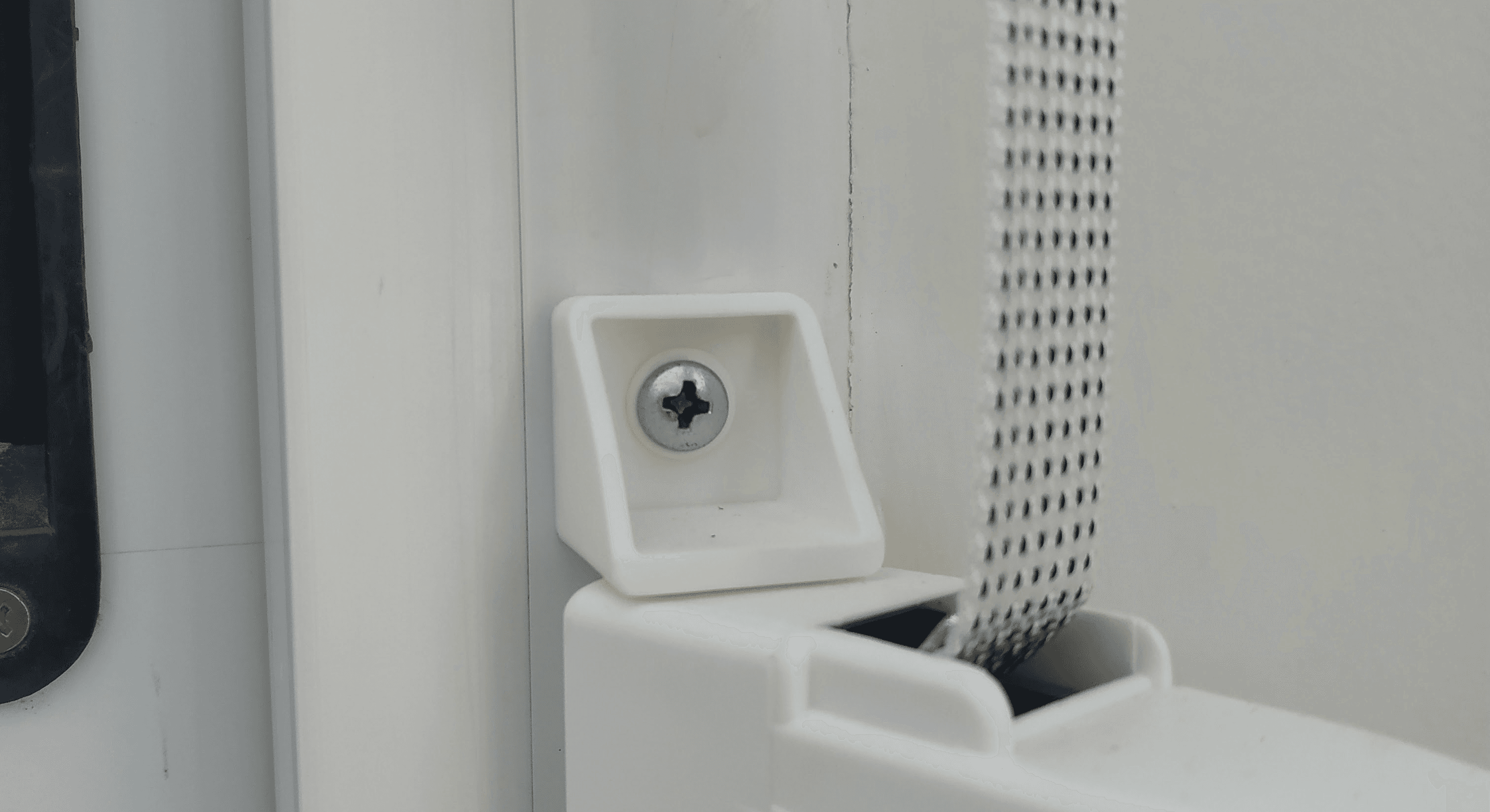 Imagem de um dos serviços ofertados pela empresa Vex Manutenção de Persianas Externas